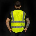 Gilet réfléchissant avec poches – Image 2